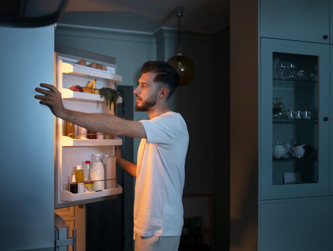 Kühlschrank läuft aus: Wasser Marsch? Wann Sie handeln müssen.